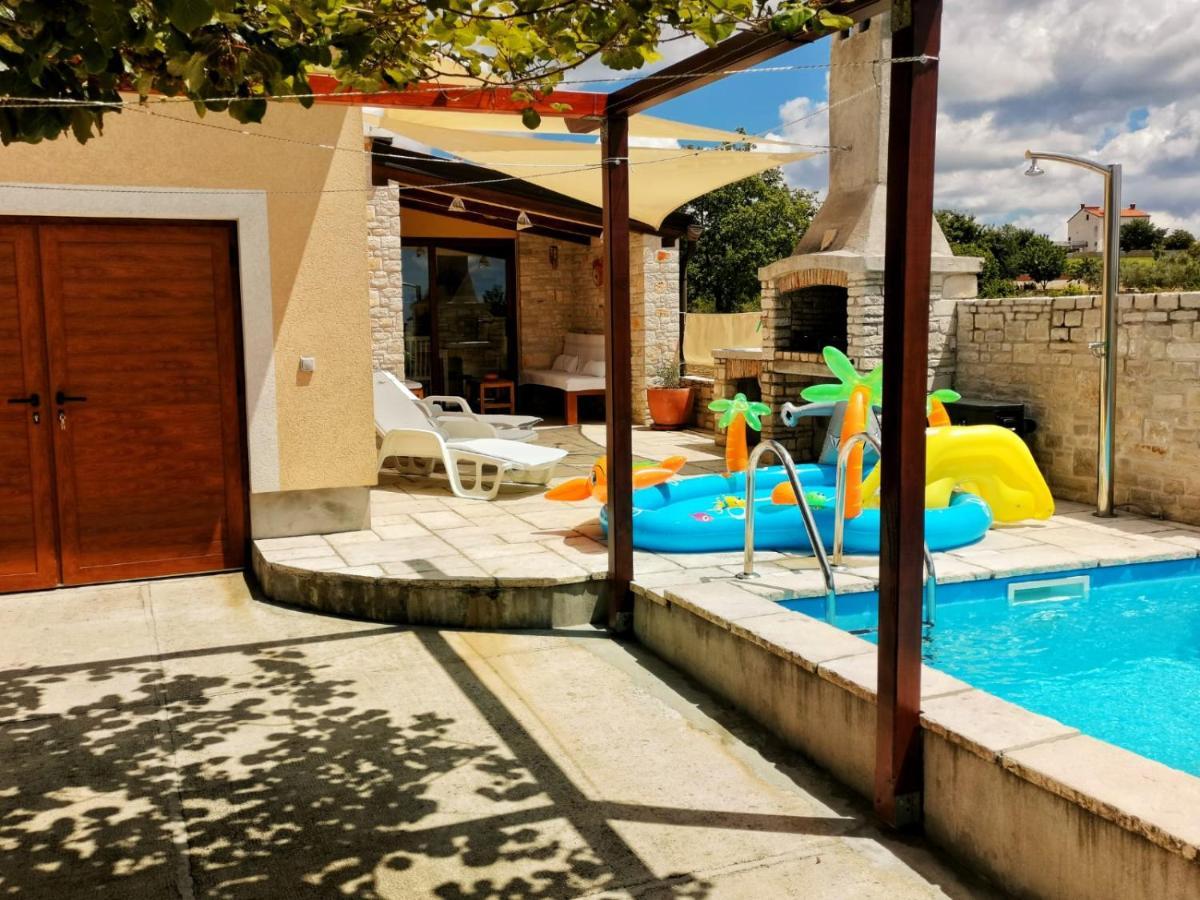 Luxury Apartment Alba With Pool Канфанар Екстериор снимка