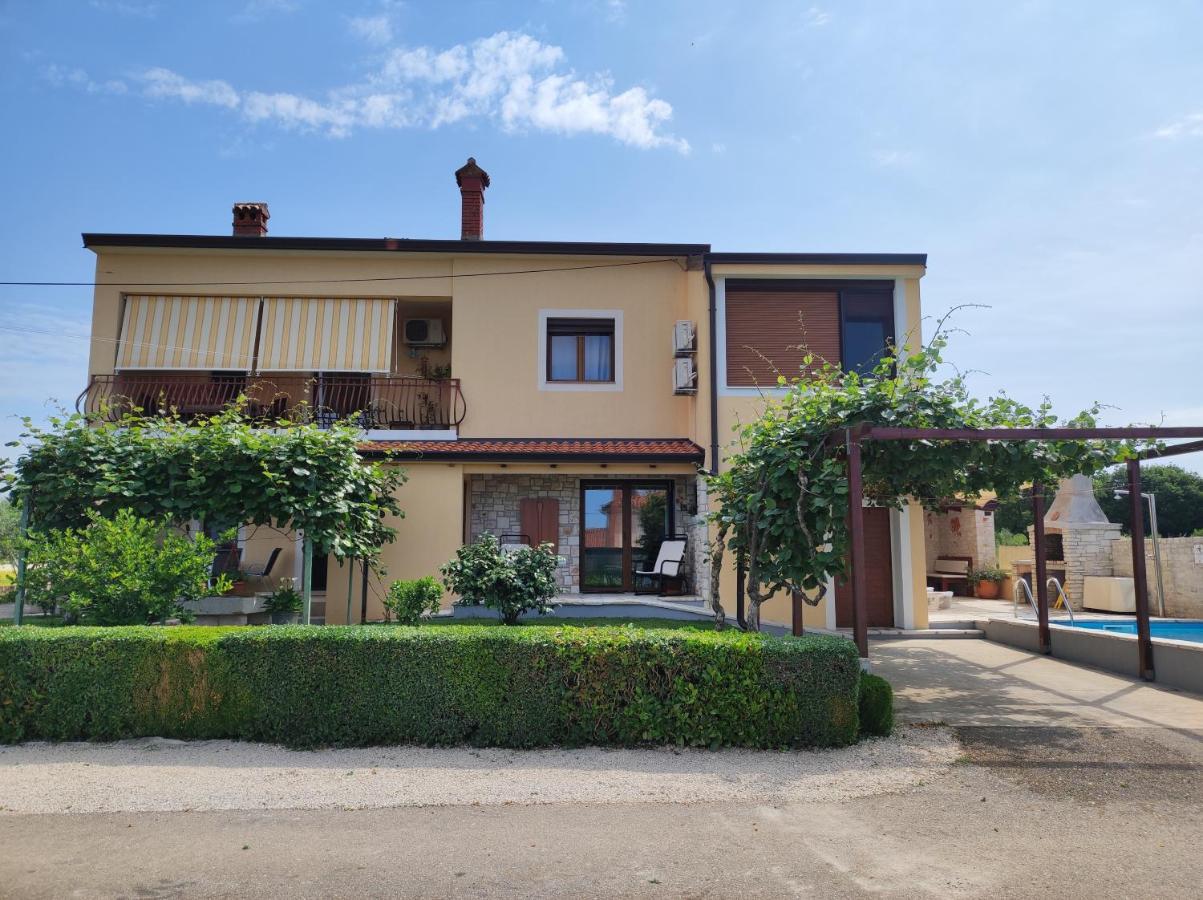 Luxury Apartment Alba With Pool Канфанар Екстериор снимка
