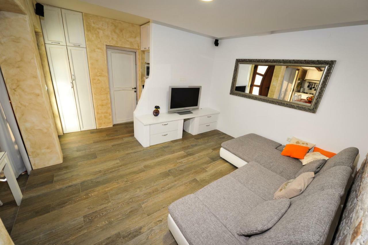 Luxury Apartment Alba With Pool Канфанар Екстериор снимка